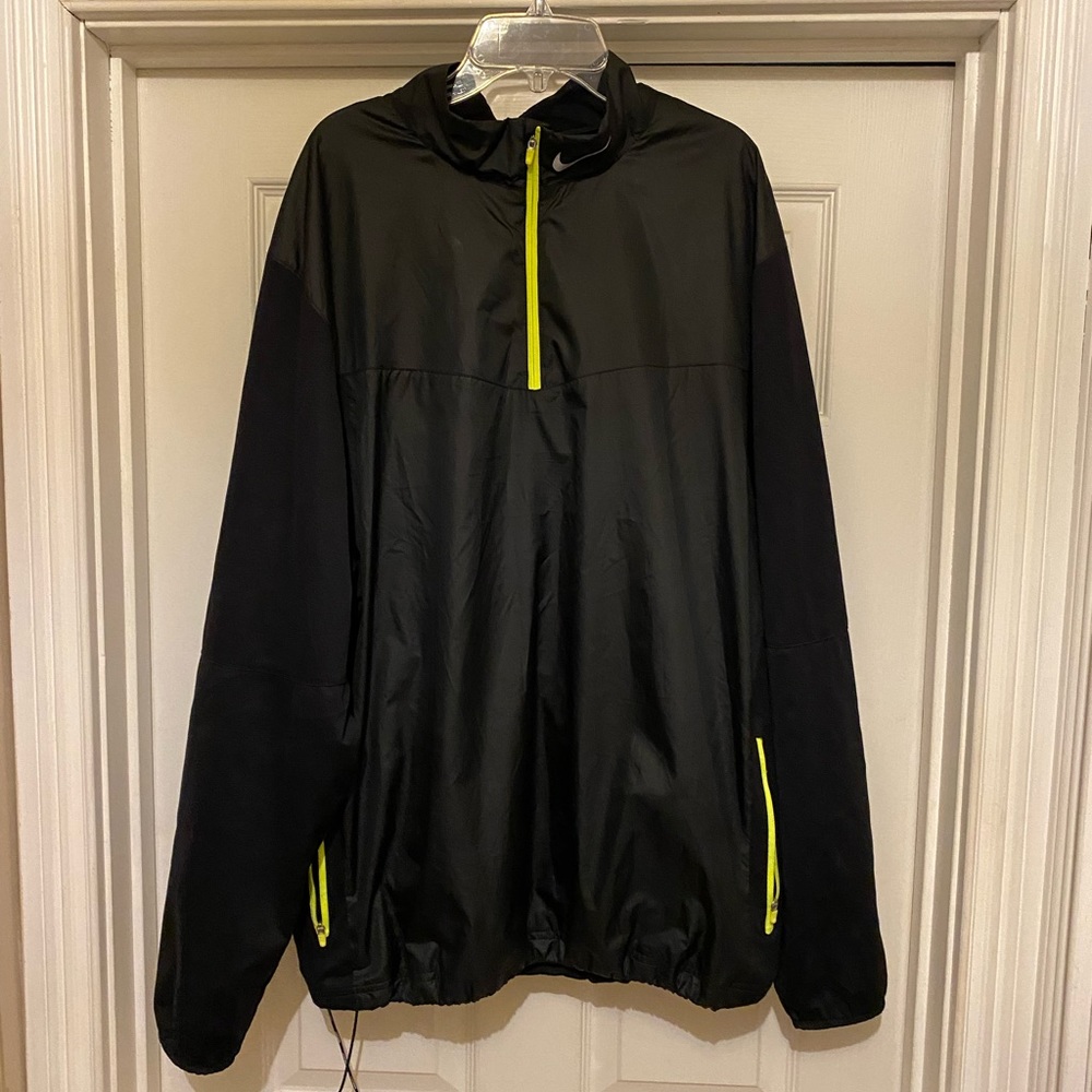 Nike Golf Men’s Zipped Jacket. Size XXL. Colors black and yellow.